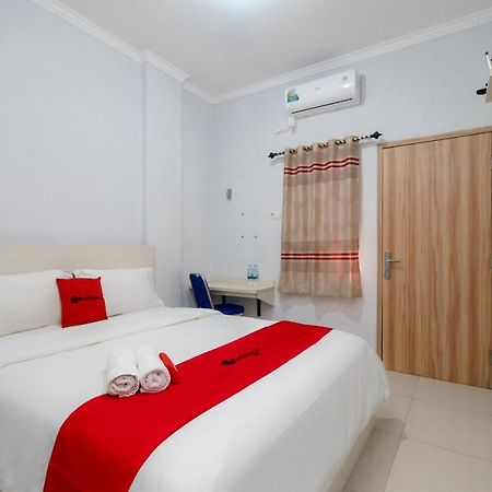 Hotel Reddoorz Syariah Near Stasiun Lrt Bumi Sriwijaya Palembang Exterior foto