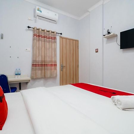 Hotel Reddoorz Syariah Near Stasiun Lrt Bumi Sriwijaya Palembang Exterior foto