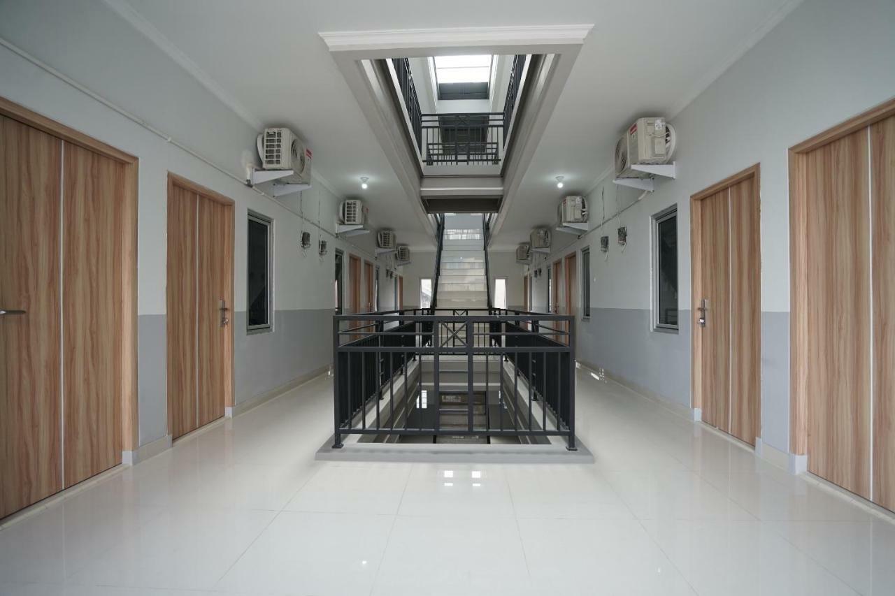 Hotel Reddoorz Syariah Near Stasiun Lrt Bumi Sriwijaya Palembang Exterior foto