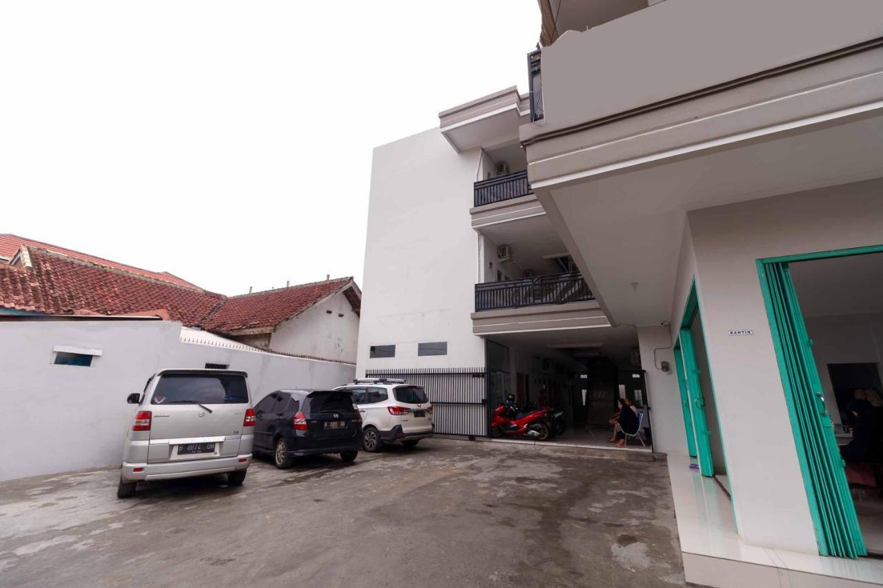 Hotel Reddoorz Syariah Near Stasiun Lrt Bumi Sriwijaya Palembang Exterior foto